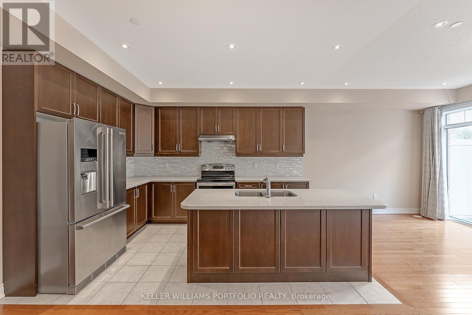 Photo 14 of 83 1331 Major Mackenzie Drive W, Vaughan ON