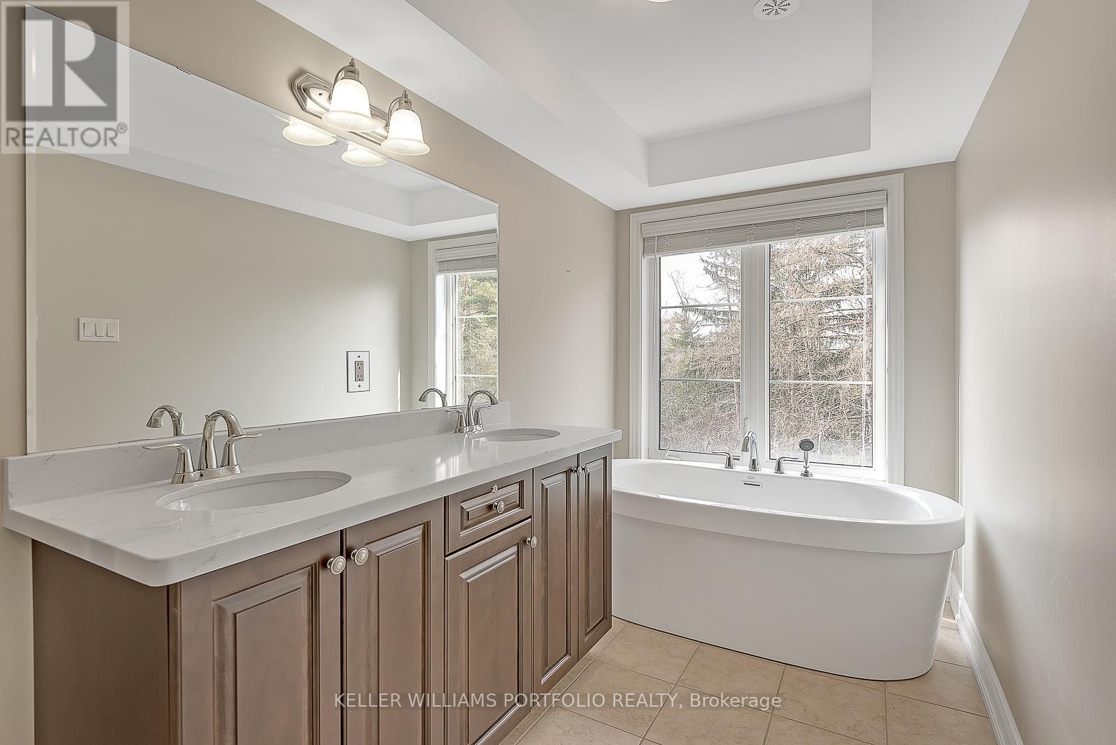 Photo 7 of 83 1331 Major Mackenzie Drive W, Vaughan ON