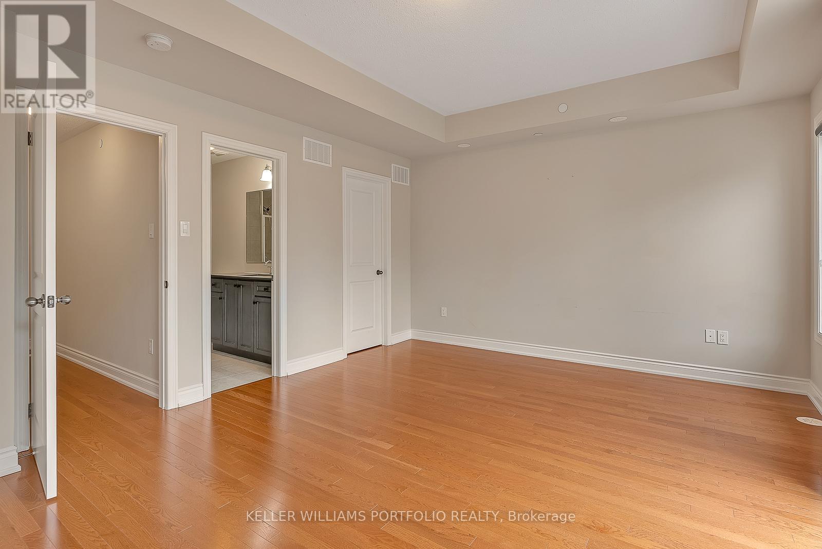 Photo 32 of 83 1331 Major Mackenzie Drive W, Vaughan ON
