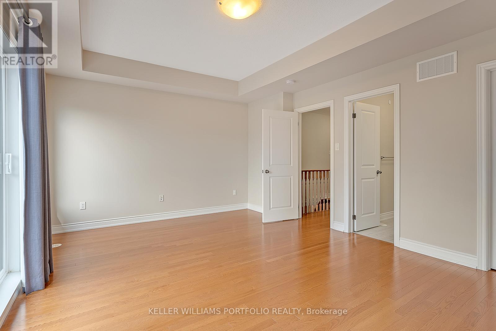 Photo 5 of 83 1331 Major Mackenzie Drive W, Vaughan ON