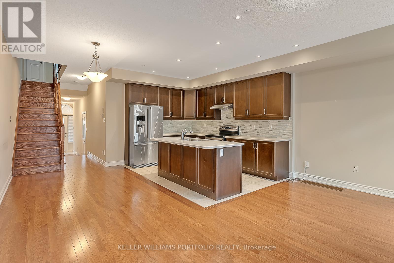 Photo 1 of 83 1331 Major Mackenzie Drive W, Vaughan ON