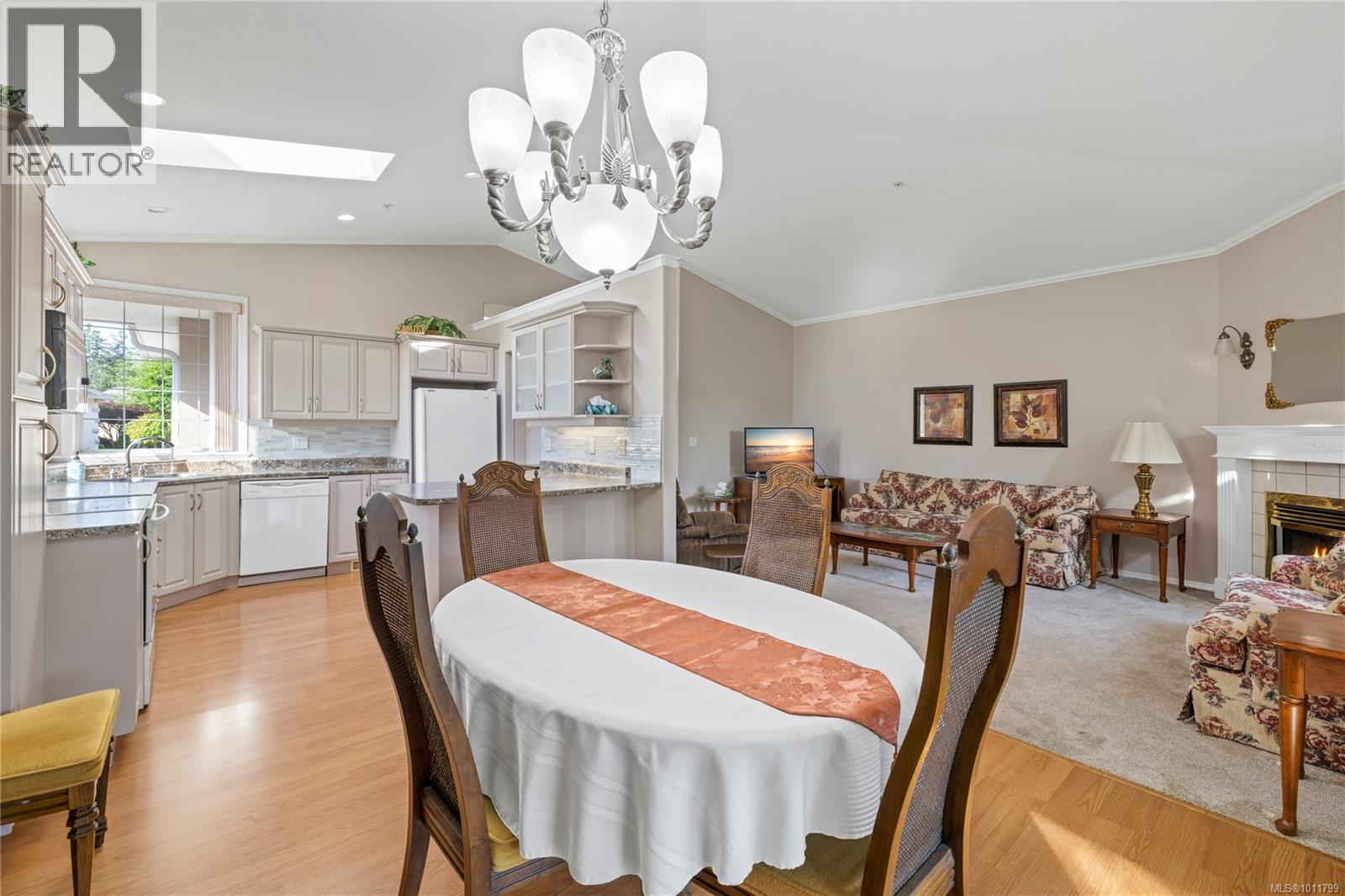 Photo 3 of 6144 Saturna Ave, Nanaimo BC