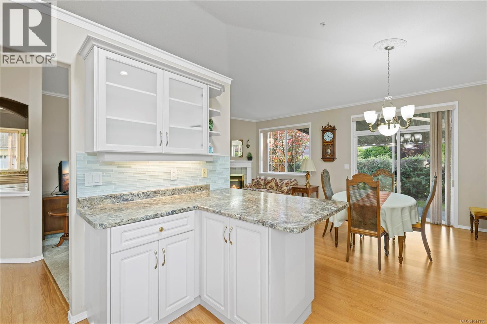 Photo 5 of 6144 Saturna Ave, Nanaimo BC