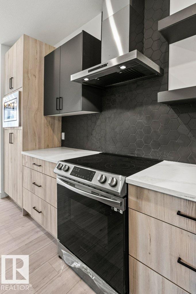Photo 17 of 9826 158 St Nw, Edmonton AB