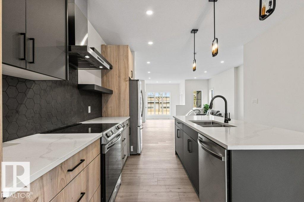 Photo 37 of 9826 158 St Nw, Edmonton AB