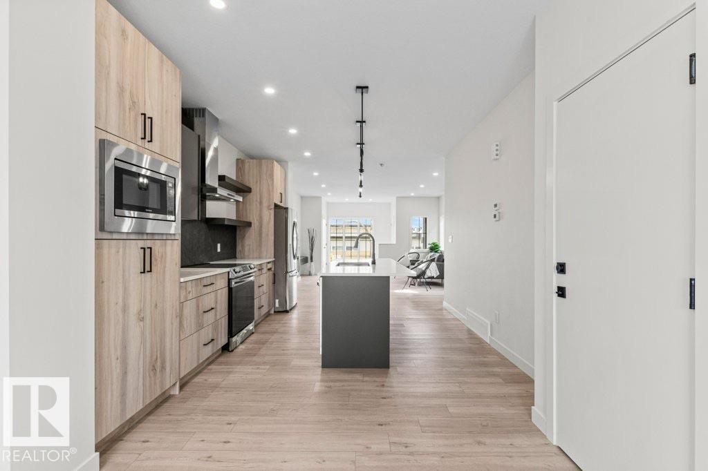Photo 3 of 9826 158 St Nw, Edmonton AB