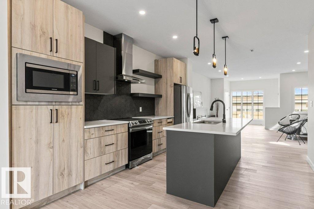 Photo 19 of 9826 158 St Nw, Edmonton AB
