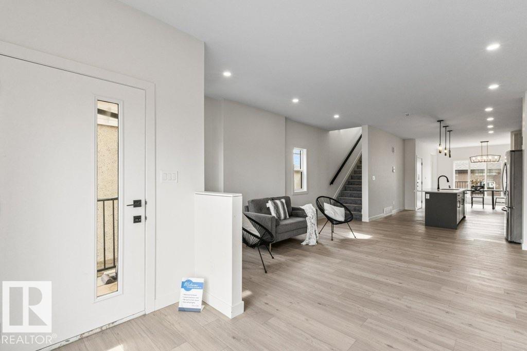Photo 10 of 9826 158 St Nw, Edmonton AB