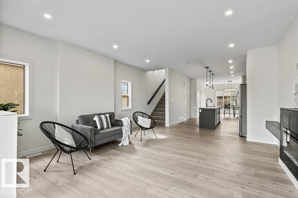 Photo 11 of 9826 158 St Nw, Edmonton AB