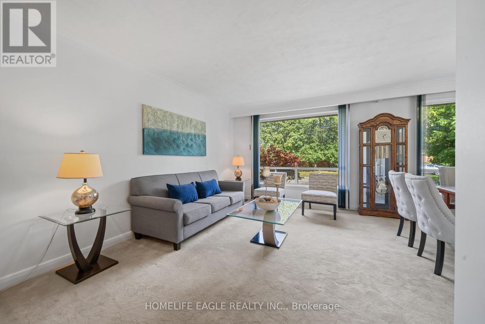Photo 3 of 50 Tormore Drive, Richmond Hill ON