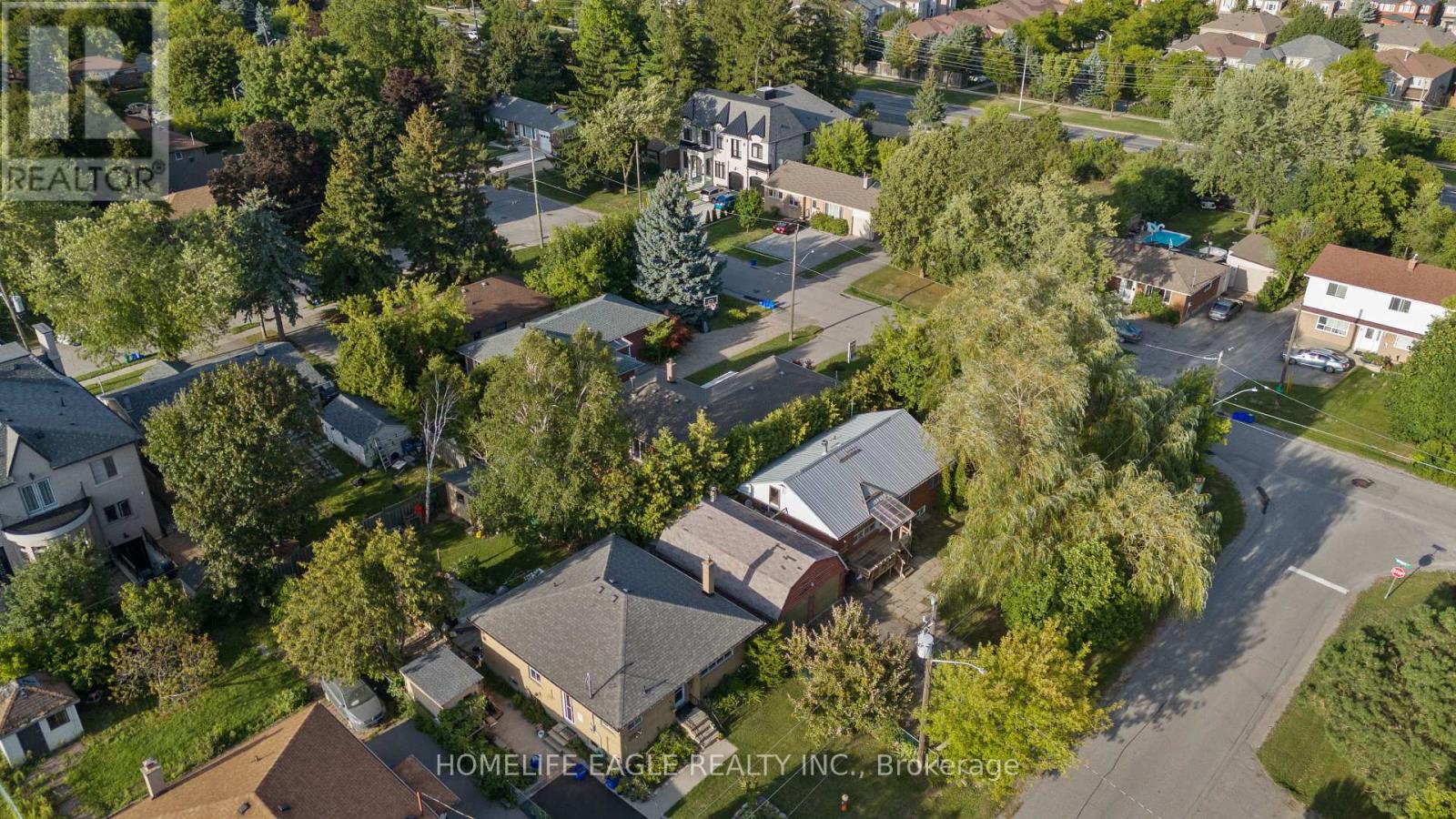 Photo 25 of 50 Tormore Drive, Richmond Hill ON
