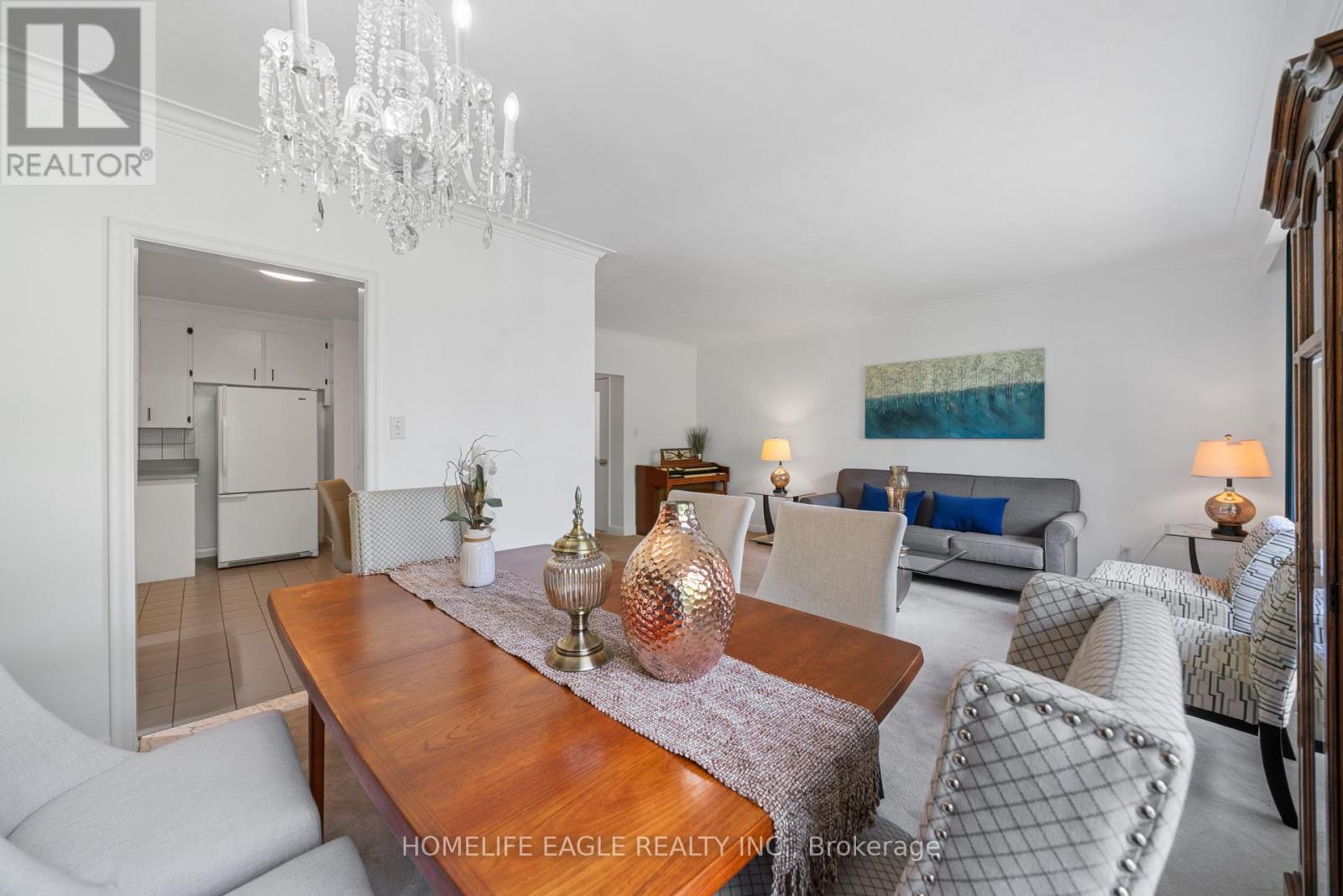 Photo 7 of 50 Tormore Drive, Richmond Hill ON