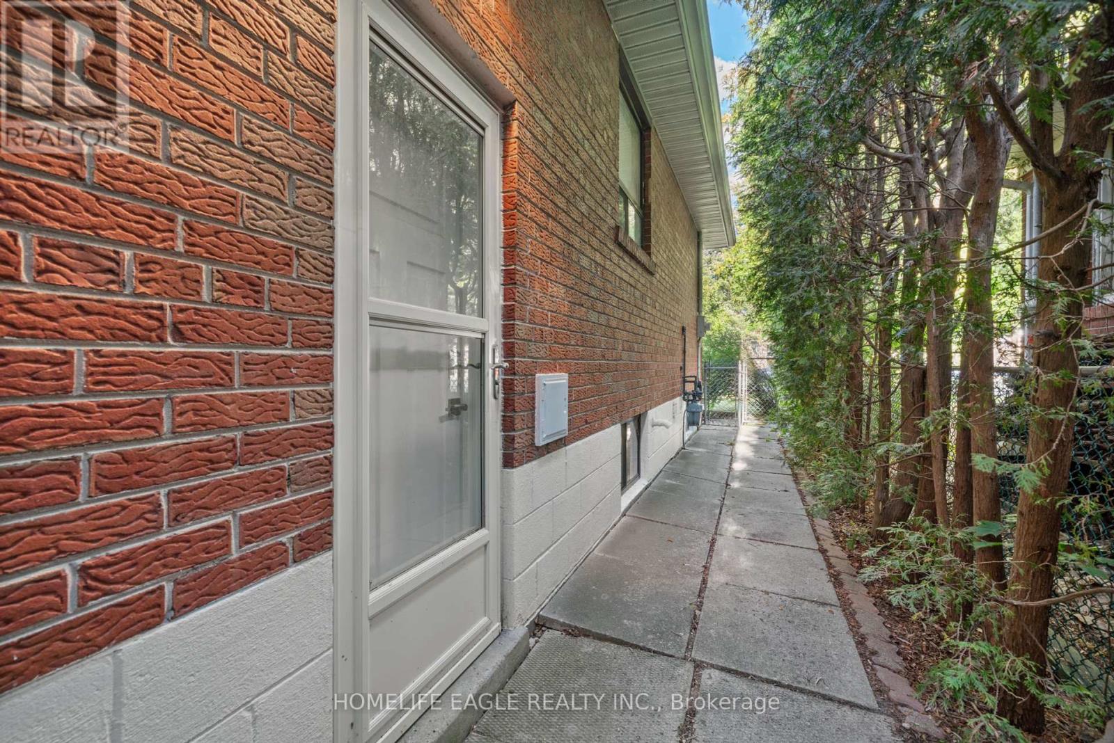 Photo 16 of 50 Tormore Drive, Richmond Hill ON