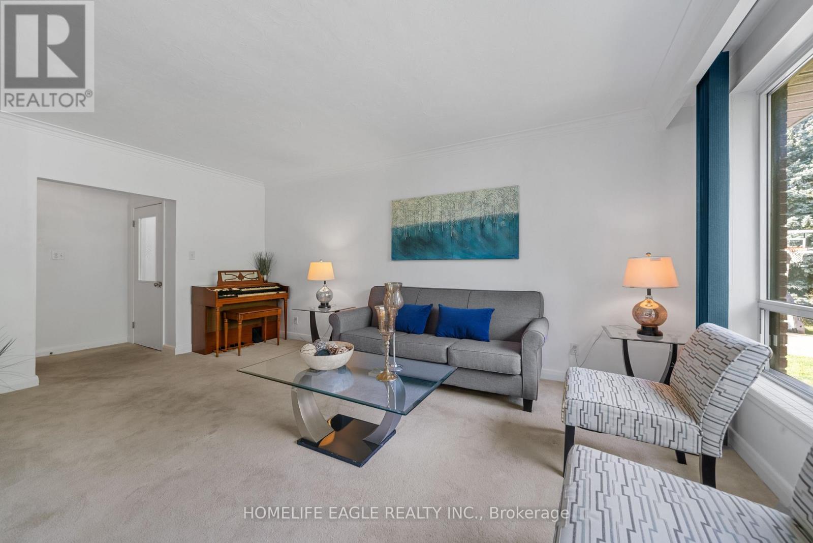 Photo 5 of 50 Tormore Drive, Richmond Hill ON