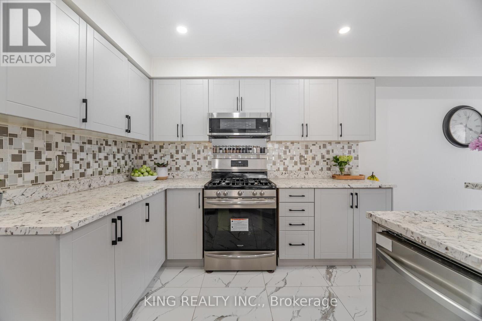 Photo 11 of 89 Crystal Glen Crescent, Brampton ON