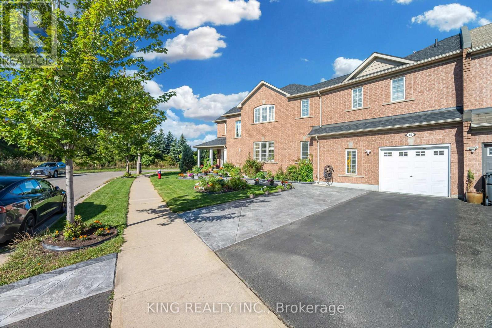Photo 4 of 89 Crystal Glen Crescent, Brampton ON