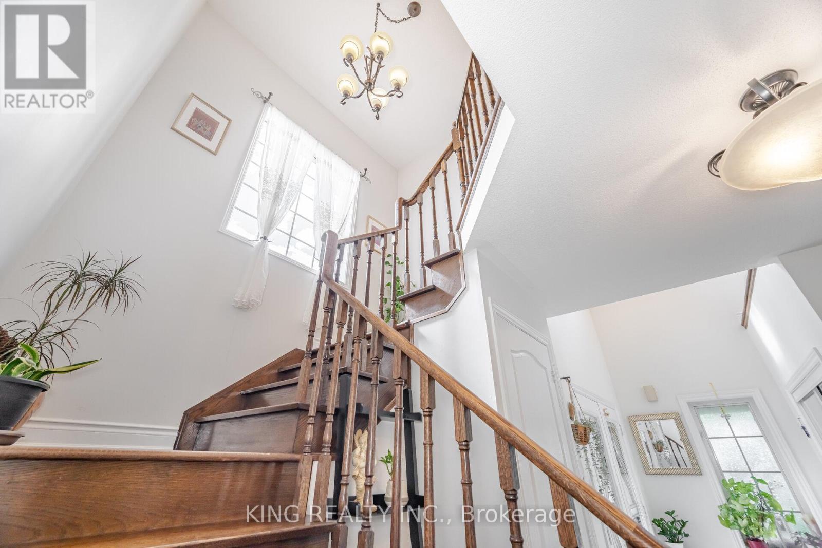 Photo 38 of 89 Crystal Glen Crescent, Brampton ON