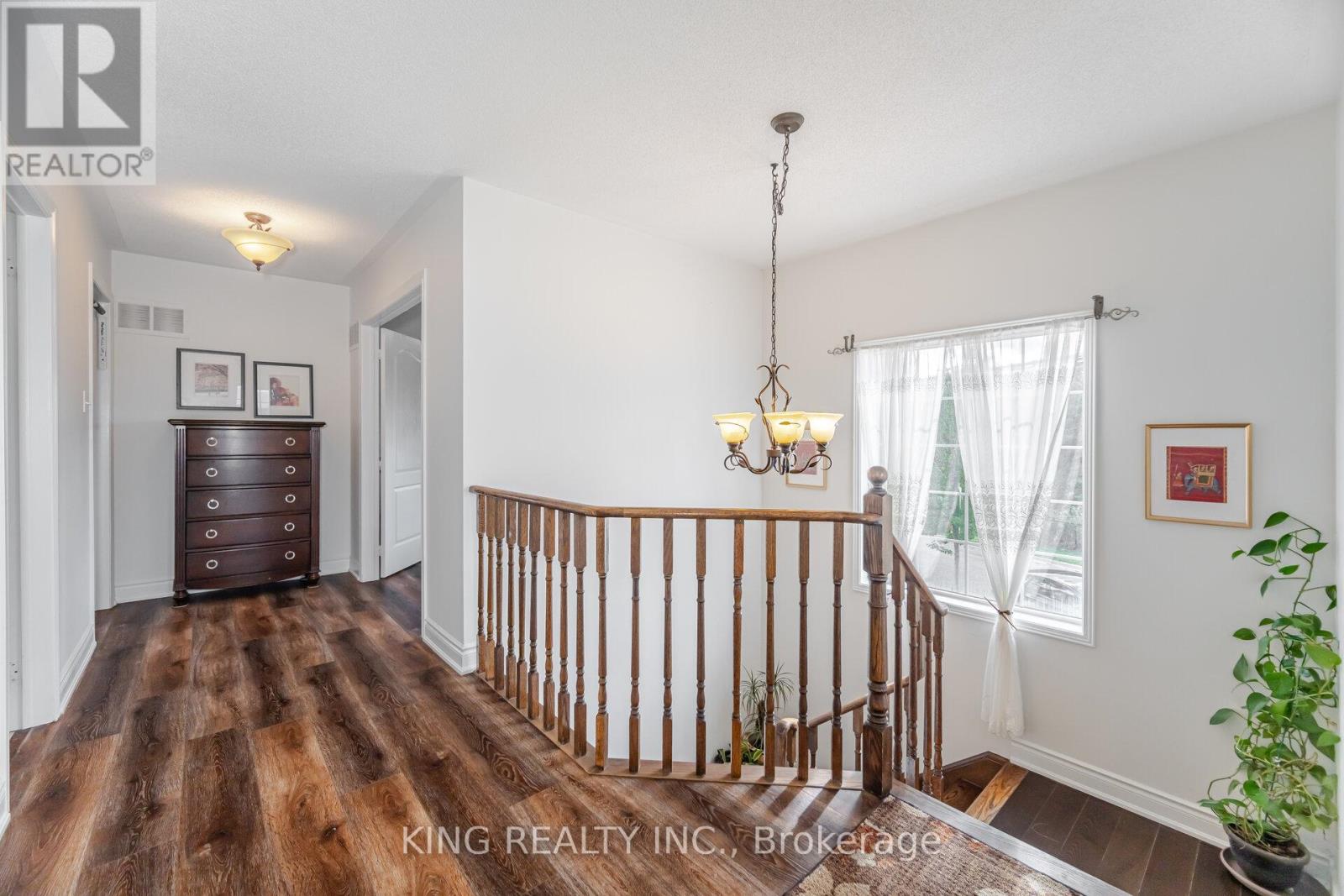 Photo 37 of 89 Crystal Glen Crescent, Brampton ON