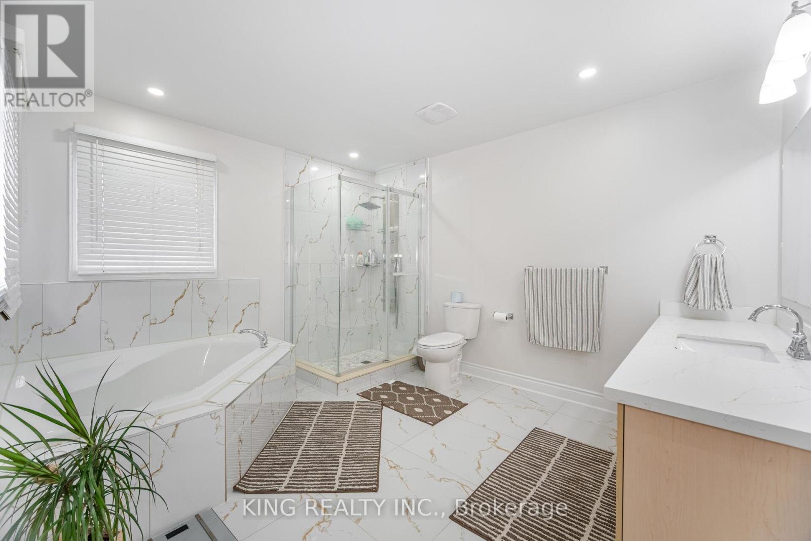 Photo 27 of 89 Crystal Glen Crescent, Brampton ON