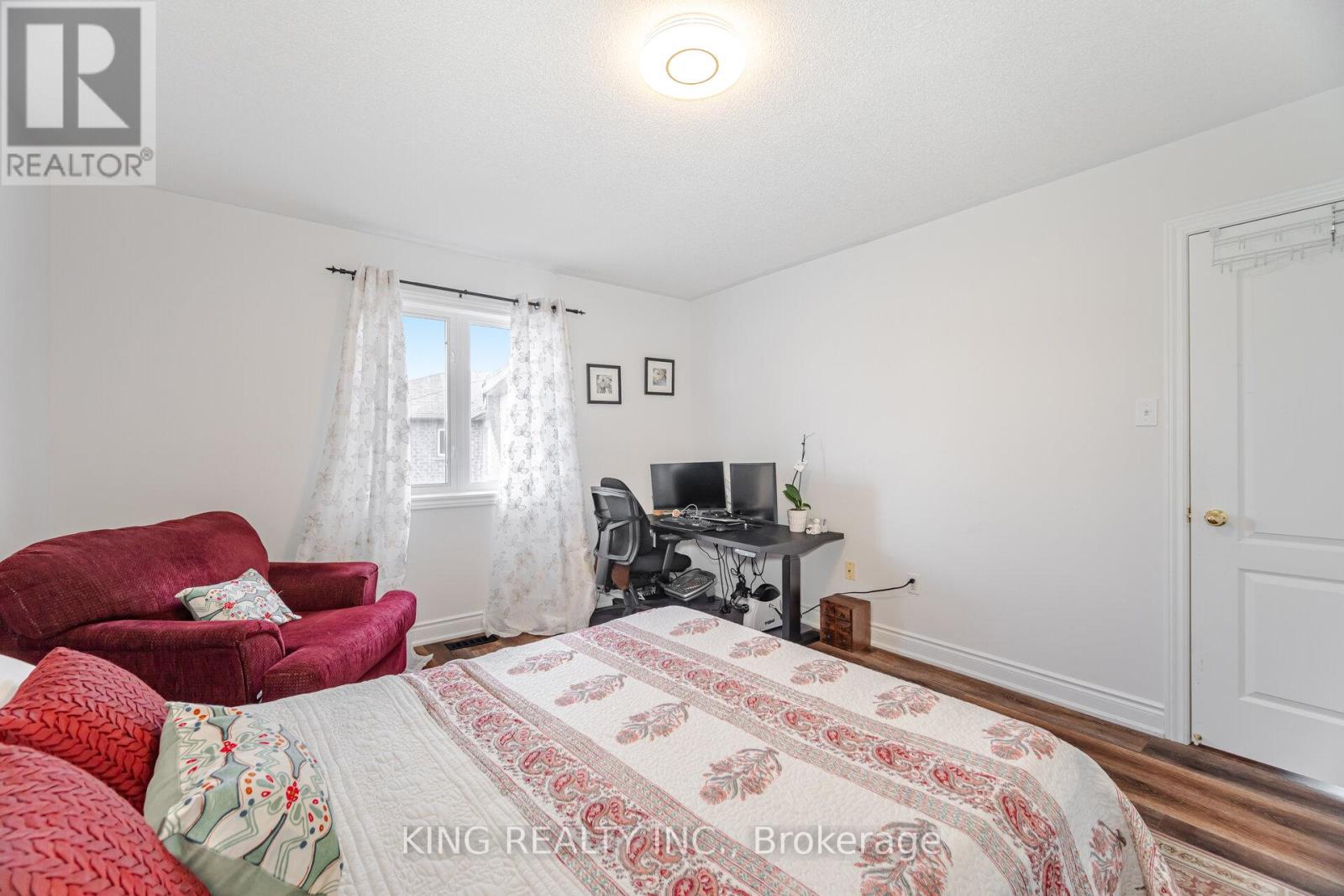 Photo 9 of 89 Crystal Glen Crescent, Brampton ON