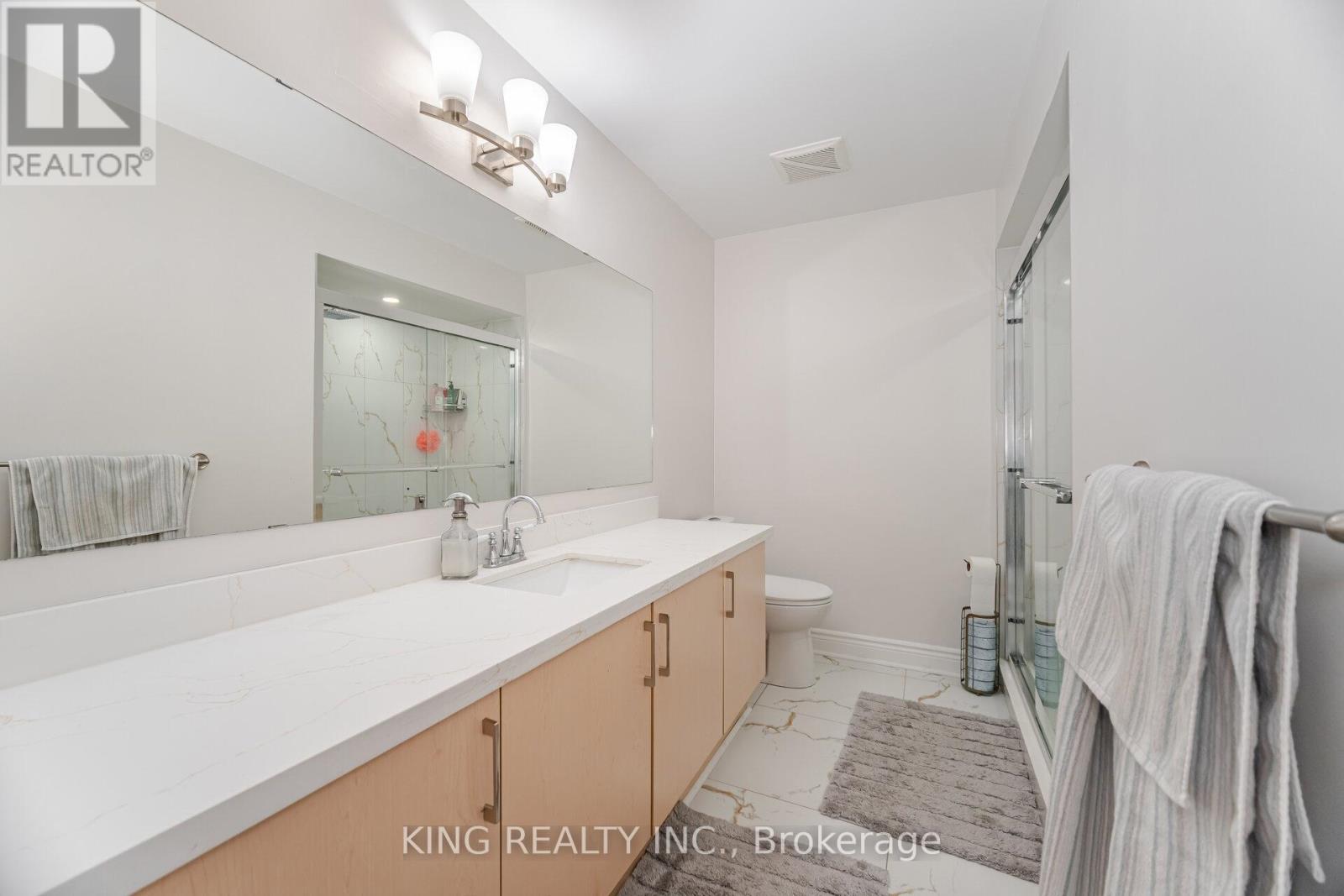 Photo 15 of 89 Crystal Glen Crescent, Brampton ON