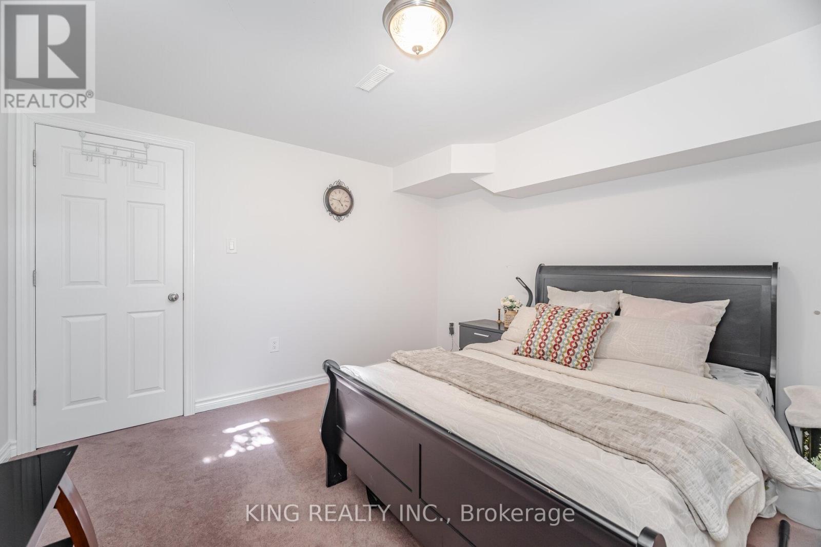 Photo 19 of 89 Crystal Glen Crescent, Brampton ON
