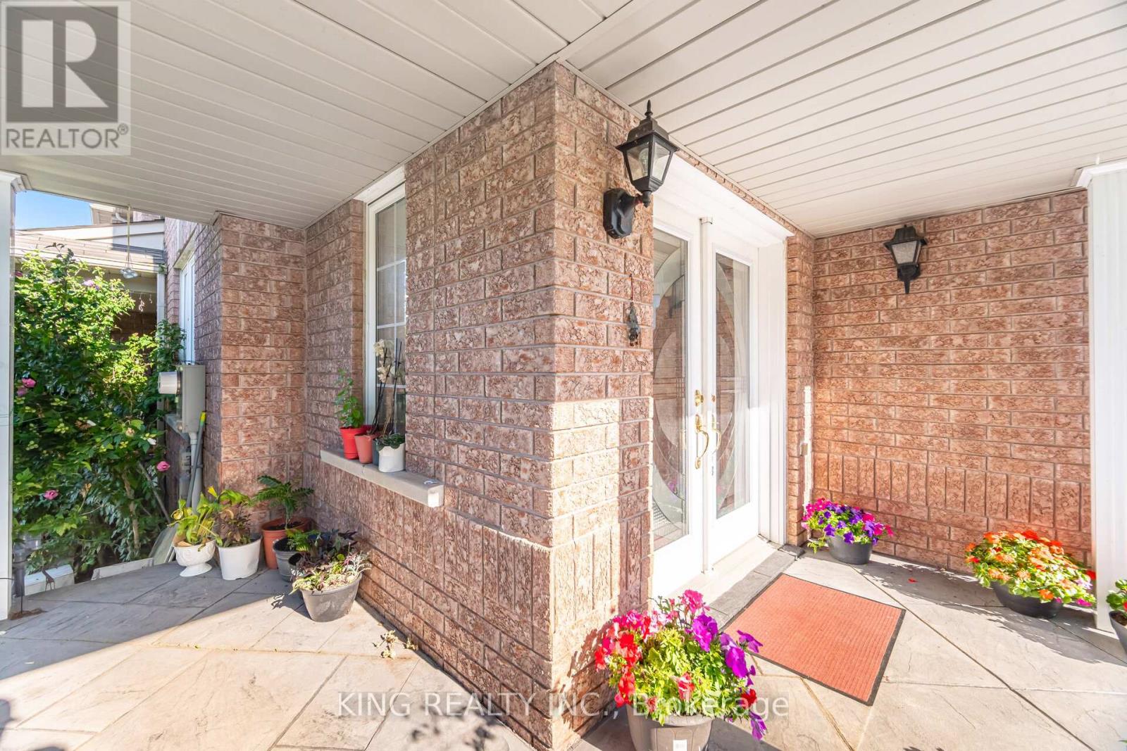 Photo 8 of 89 Crystal Glen Crescent, Brampton ON