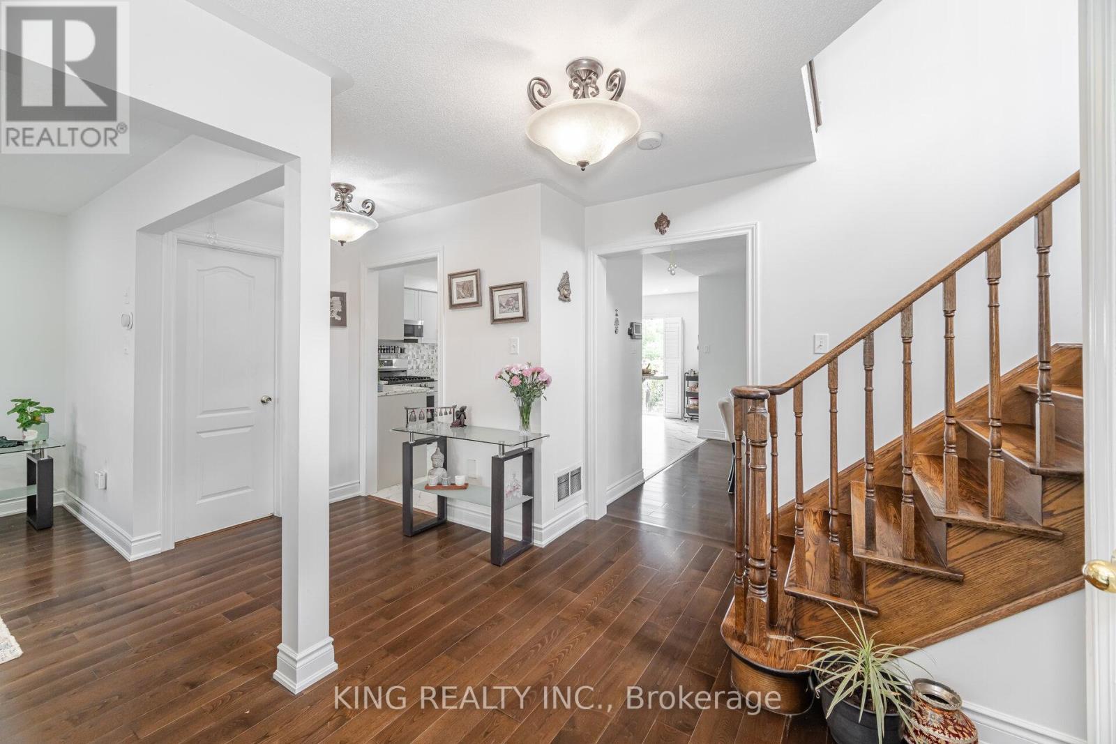 Photo 7 of 89 Crystal Glen Crescent, Brampton ON