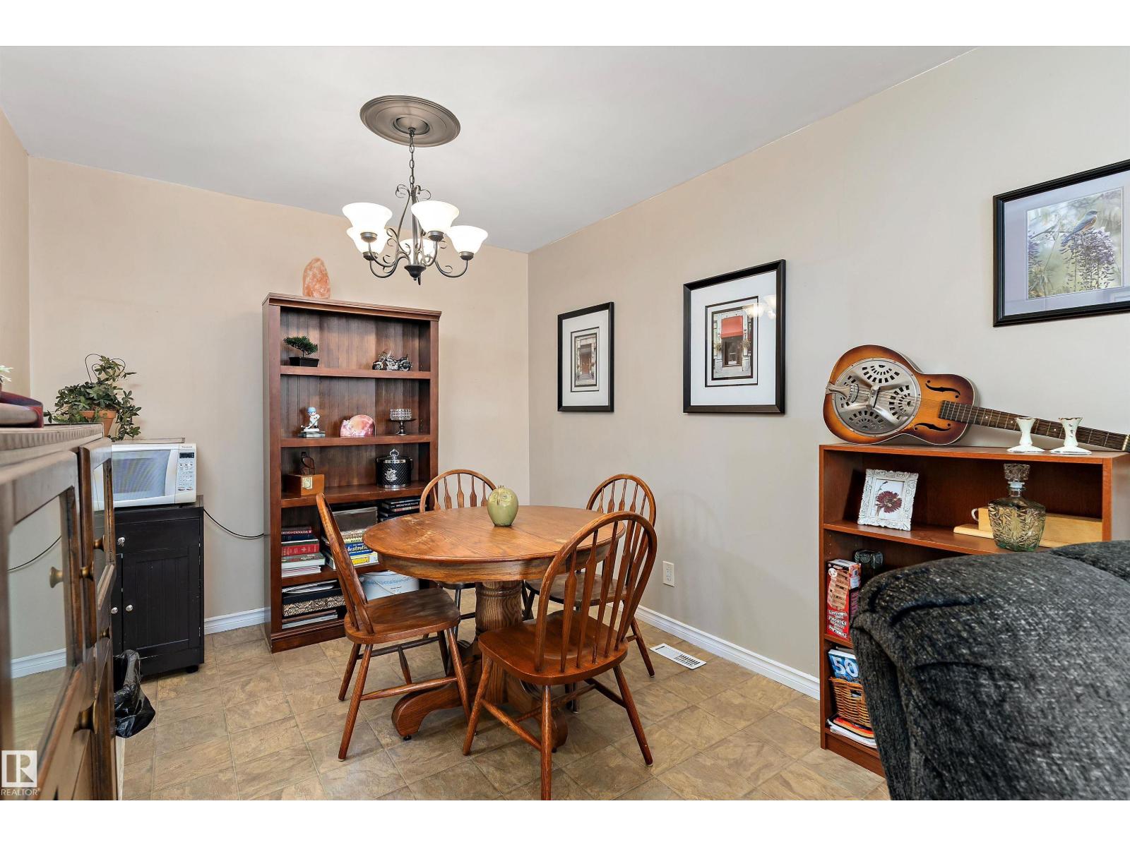 Photo 9 of 6322 184 St Nw, Edmonton AB