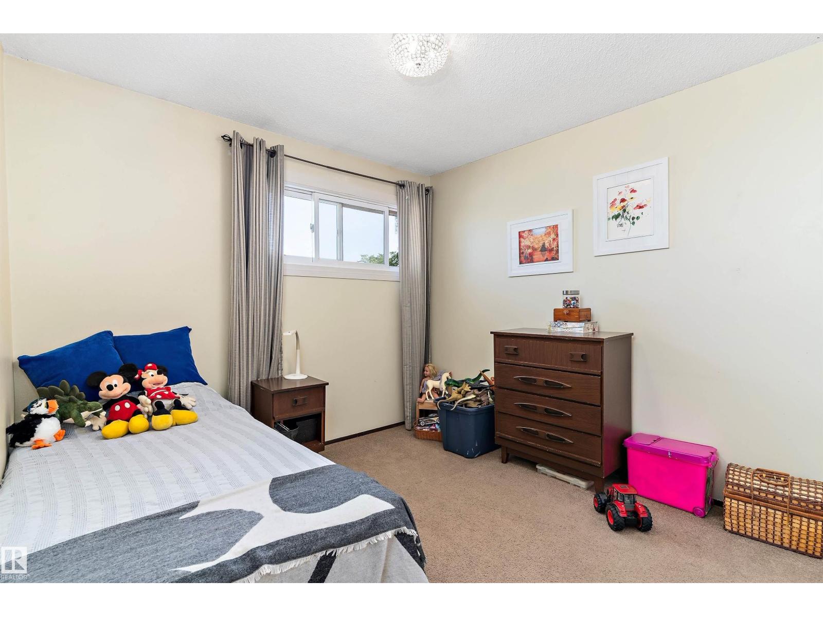 Photo 12 of 6322 184 St Nw, Edmonton AB