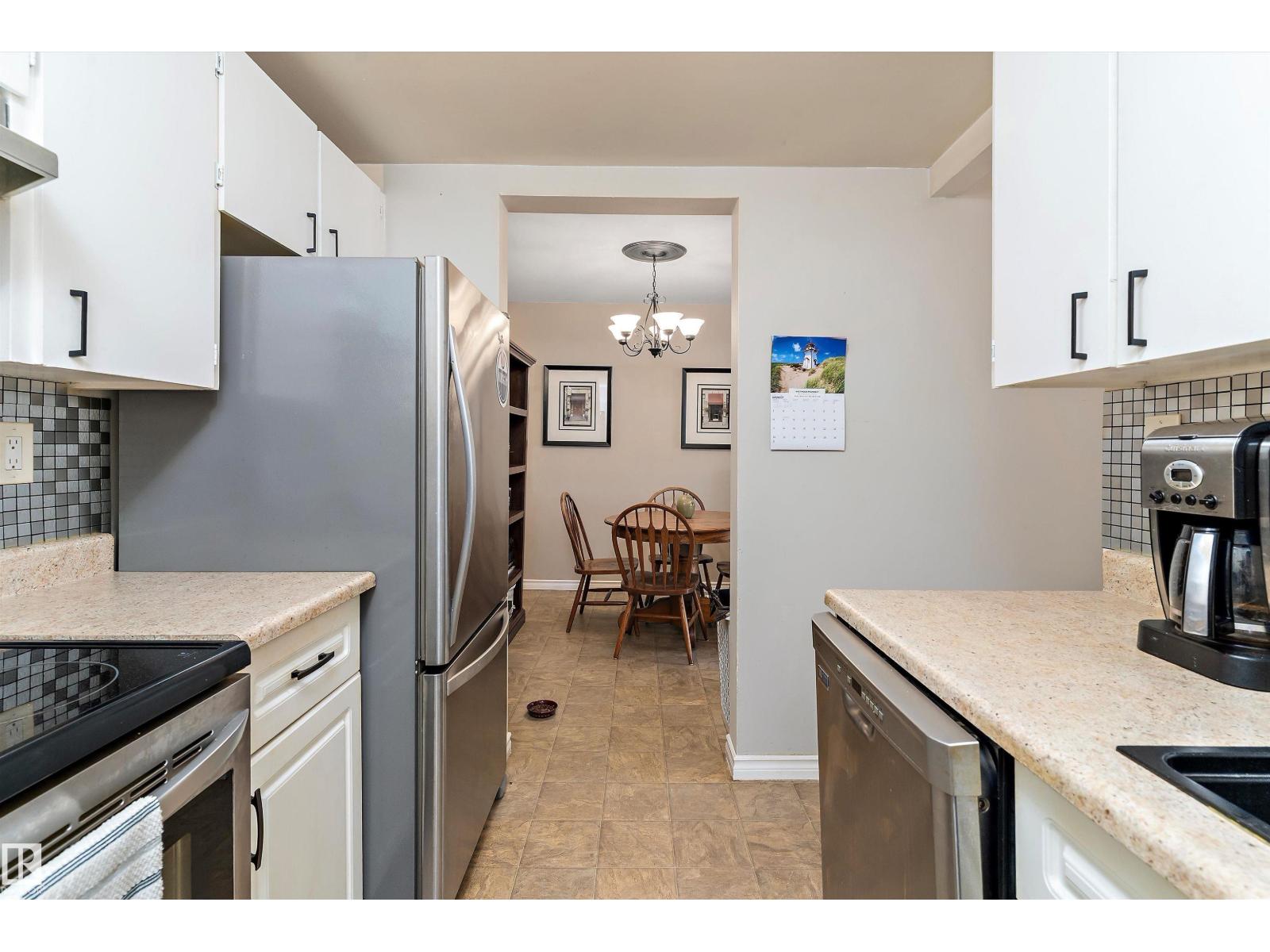Photo 8 of 6322 184 St Nw, Edmonton AB