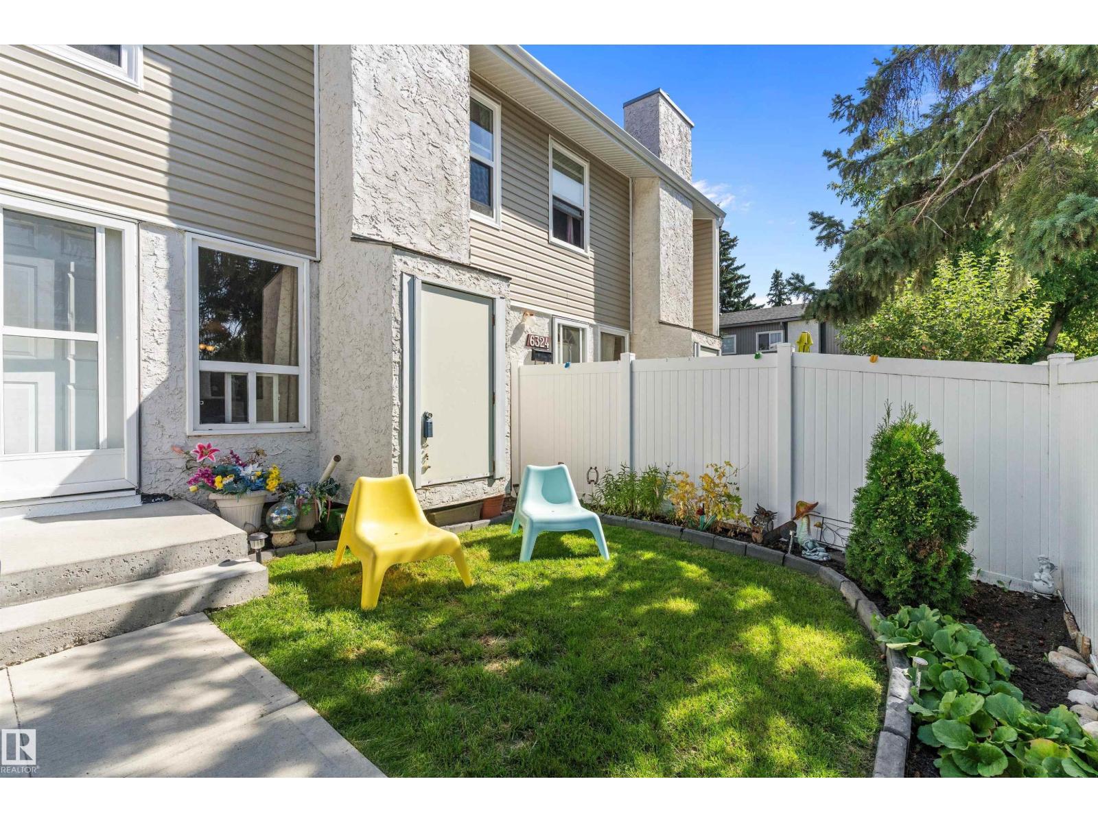 Photo 2 of 6322 184 St Nw, Edmonton AB