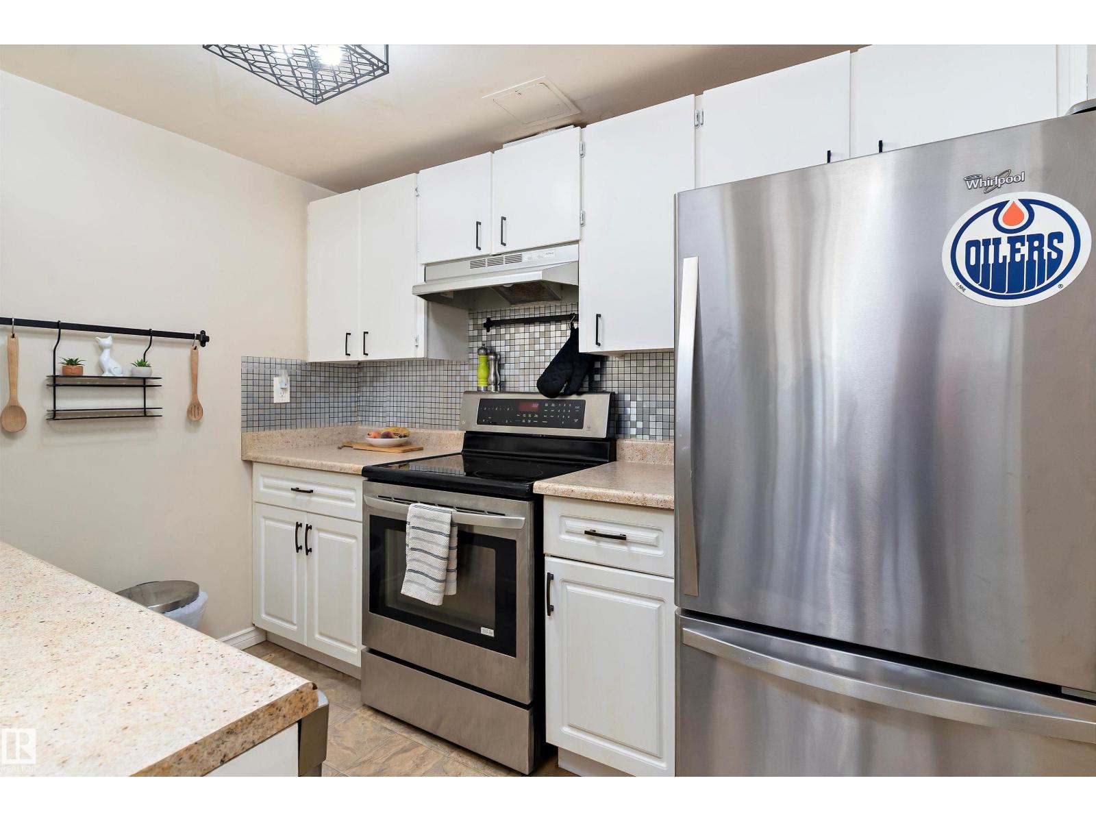 Photo 6 of 6322 184 St Nw, Edmonton AB