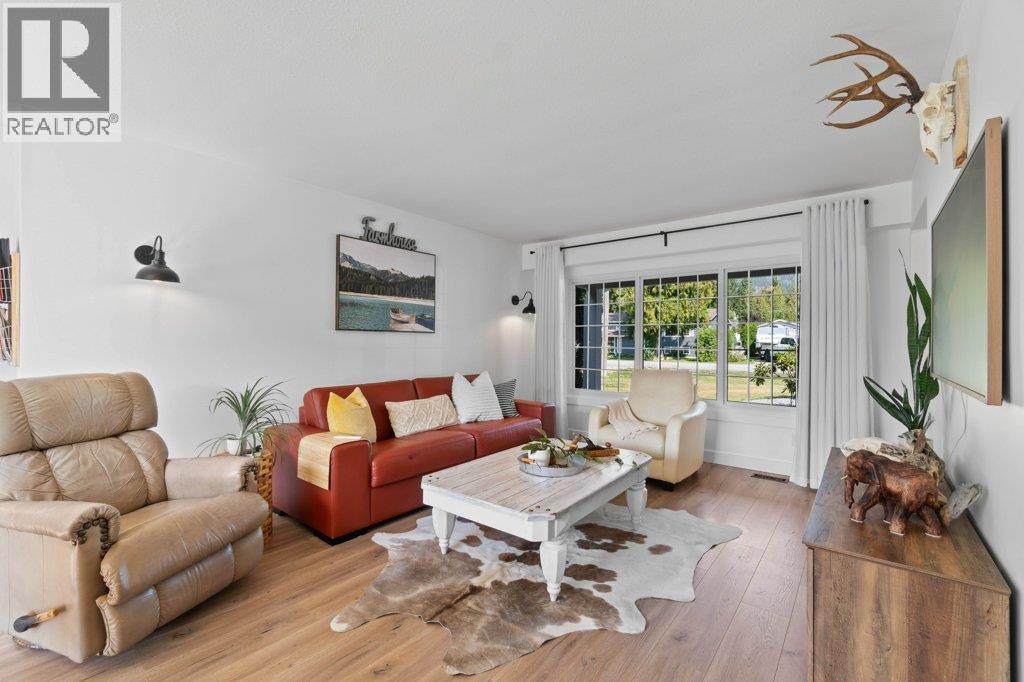 513 Pine Street, Sicamous