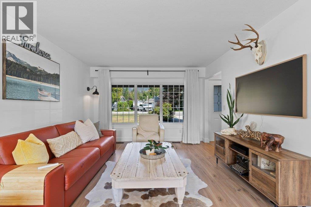 513 Pine Street, Sicamous