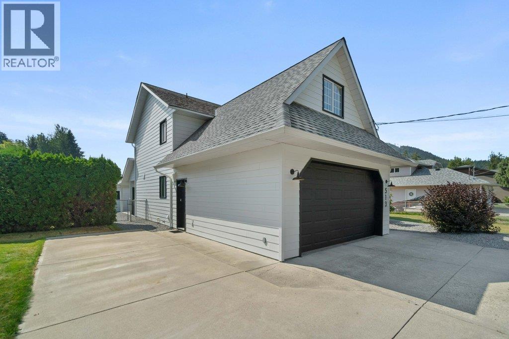513 Pine Street, Sicamous
