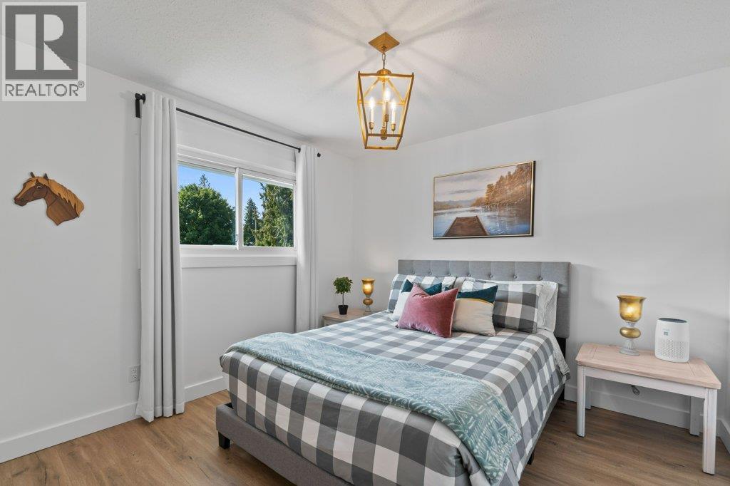 513 Pine Street, Sicamous