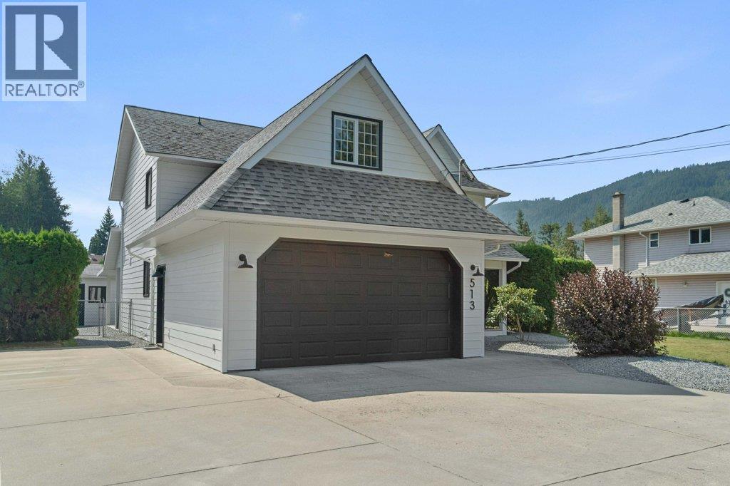 513 Pine Street, Sicamous