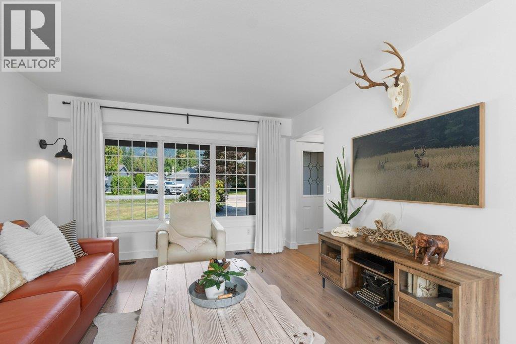 513 Pine Street, Sicamous
