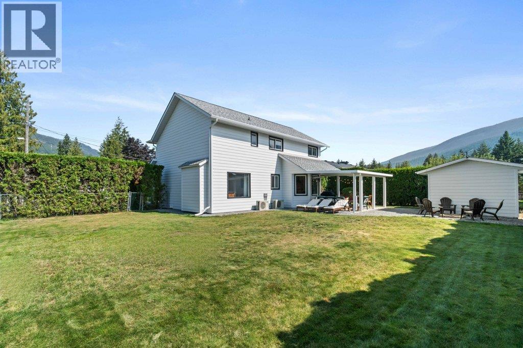 513 Pine Street, Sicamous