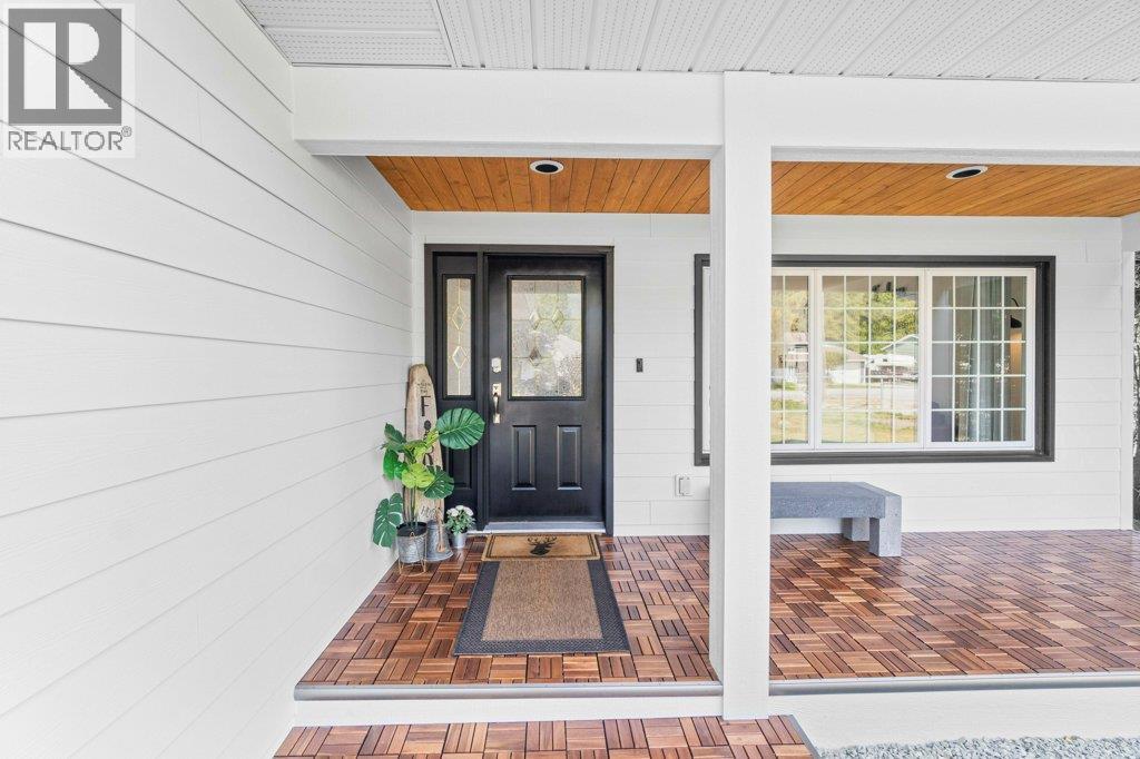 513 Pine Street, Sicamous