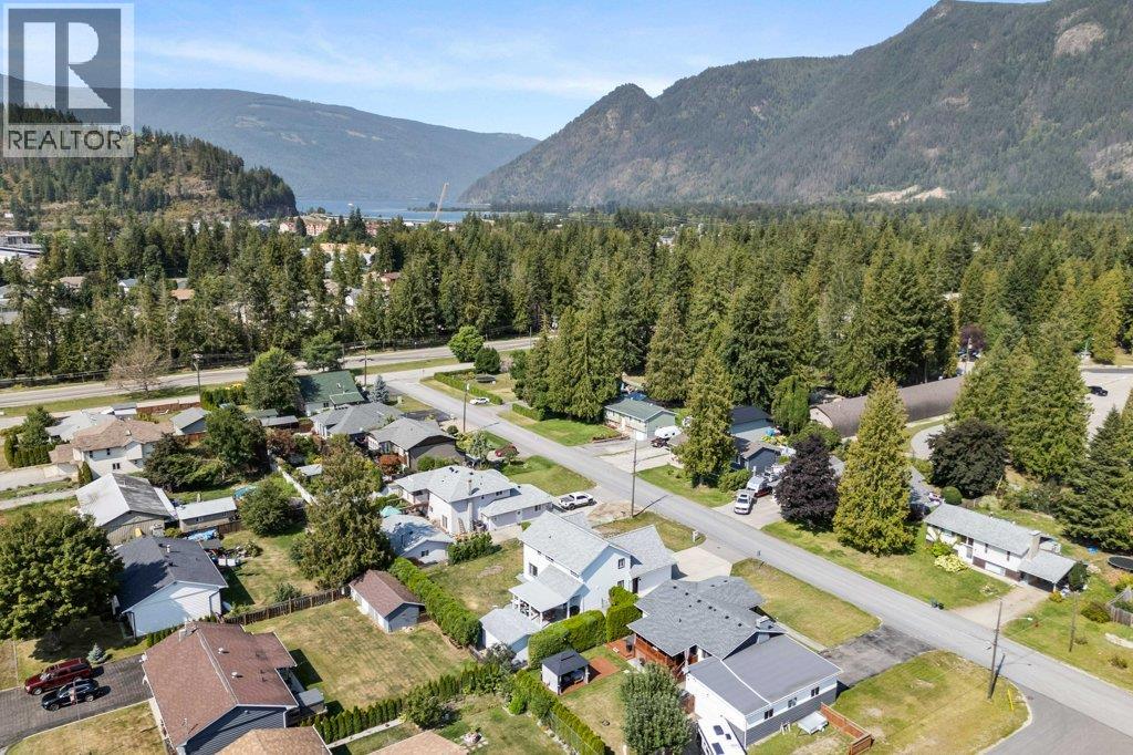 513 Pine Street, Sicamous
