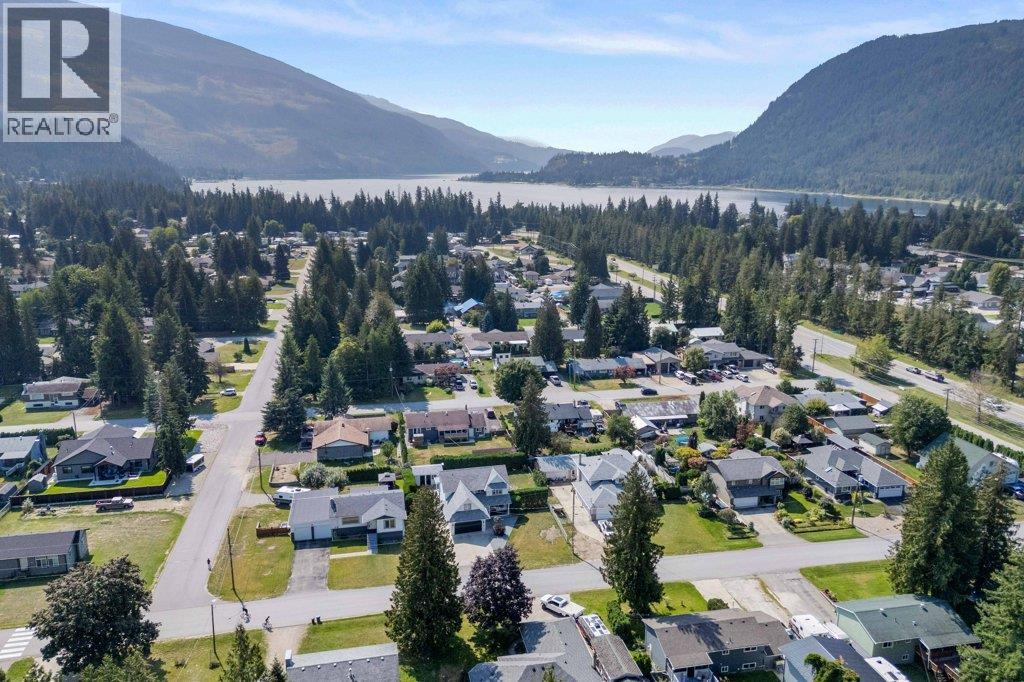 513 Pine Street, Sicamous