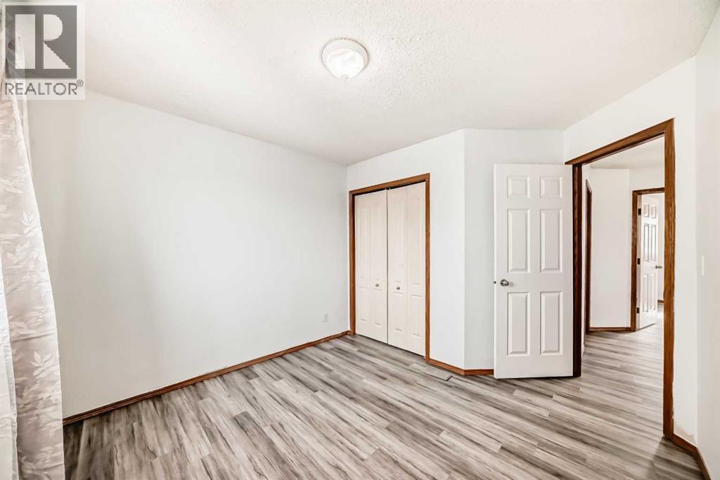 Photo 7 of 52 Saddleback Way Ne, Calgary AB