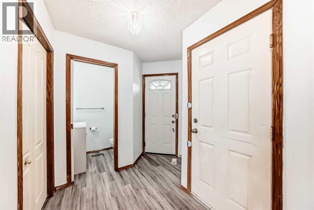 Photo 39 of 52 Saddleback Way Ne, Calgary AB