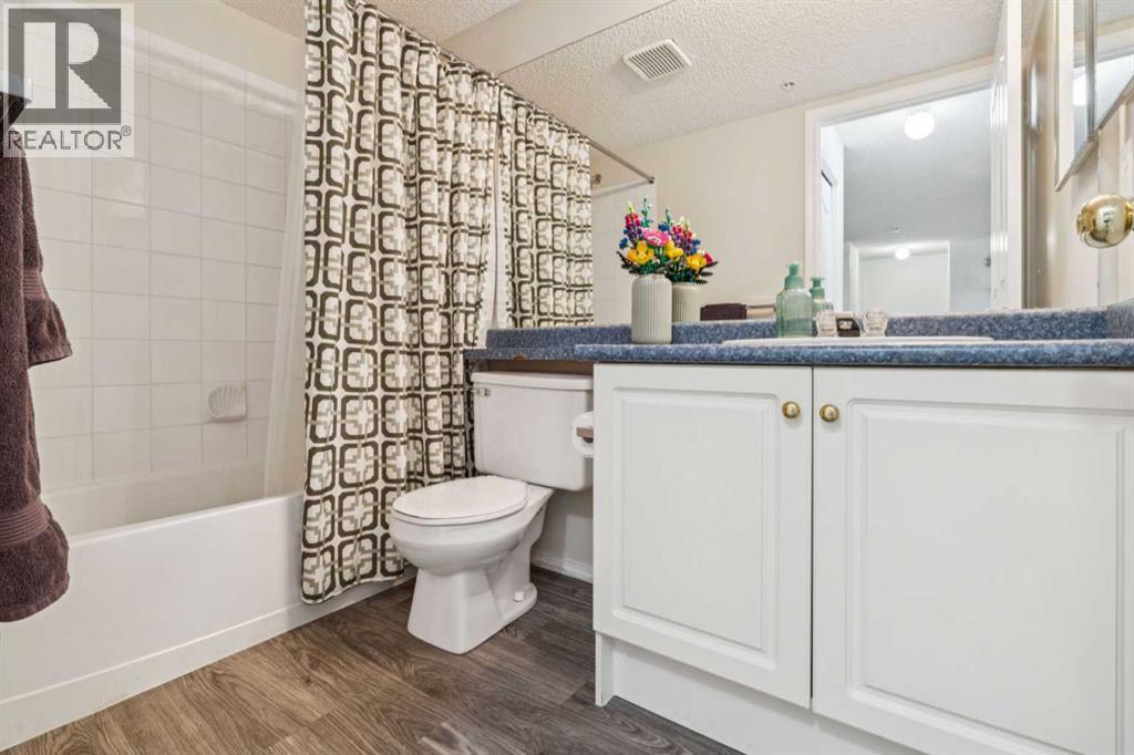 Photo 10 of 2305 Millrise Point Sw, Calgary AB
