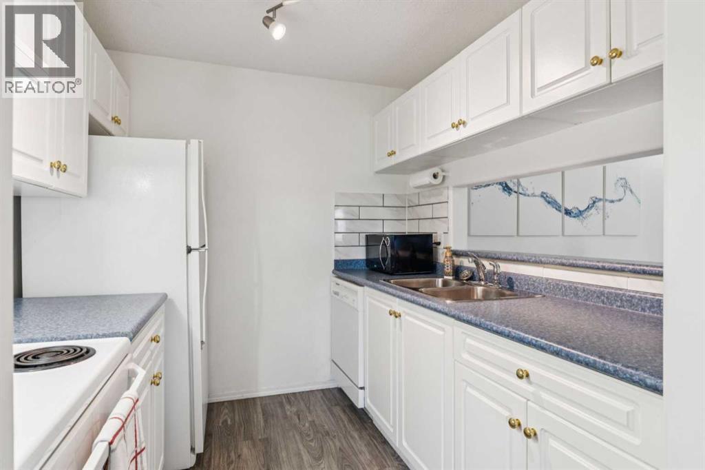 Photo 8 of 2305 Millrise Point Sw, Calgary AB