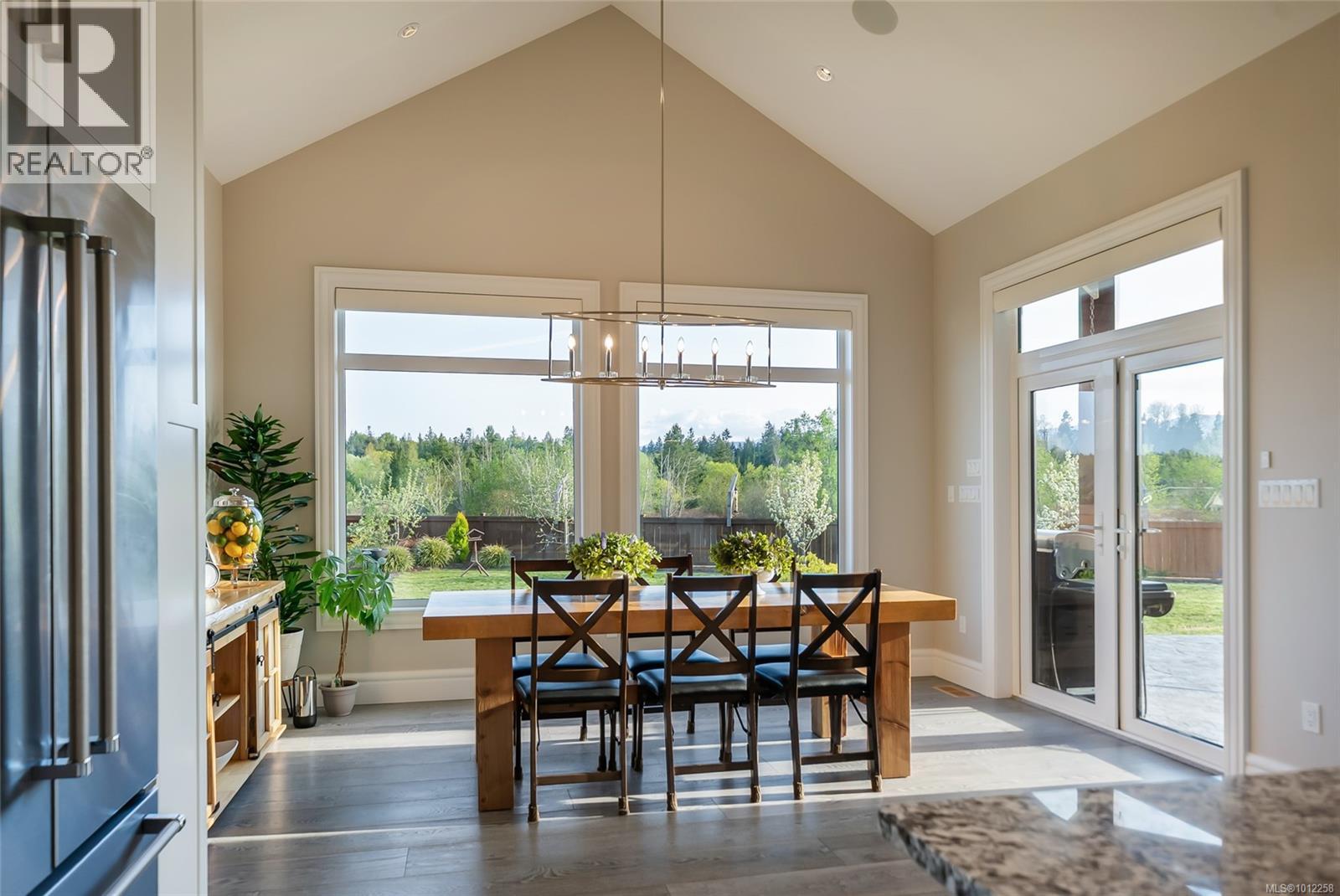Photo 8 of 776 Hirst Ave, Parksville BC