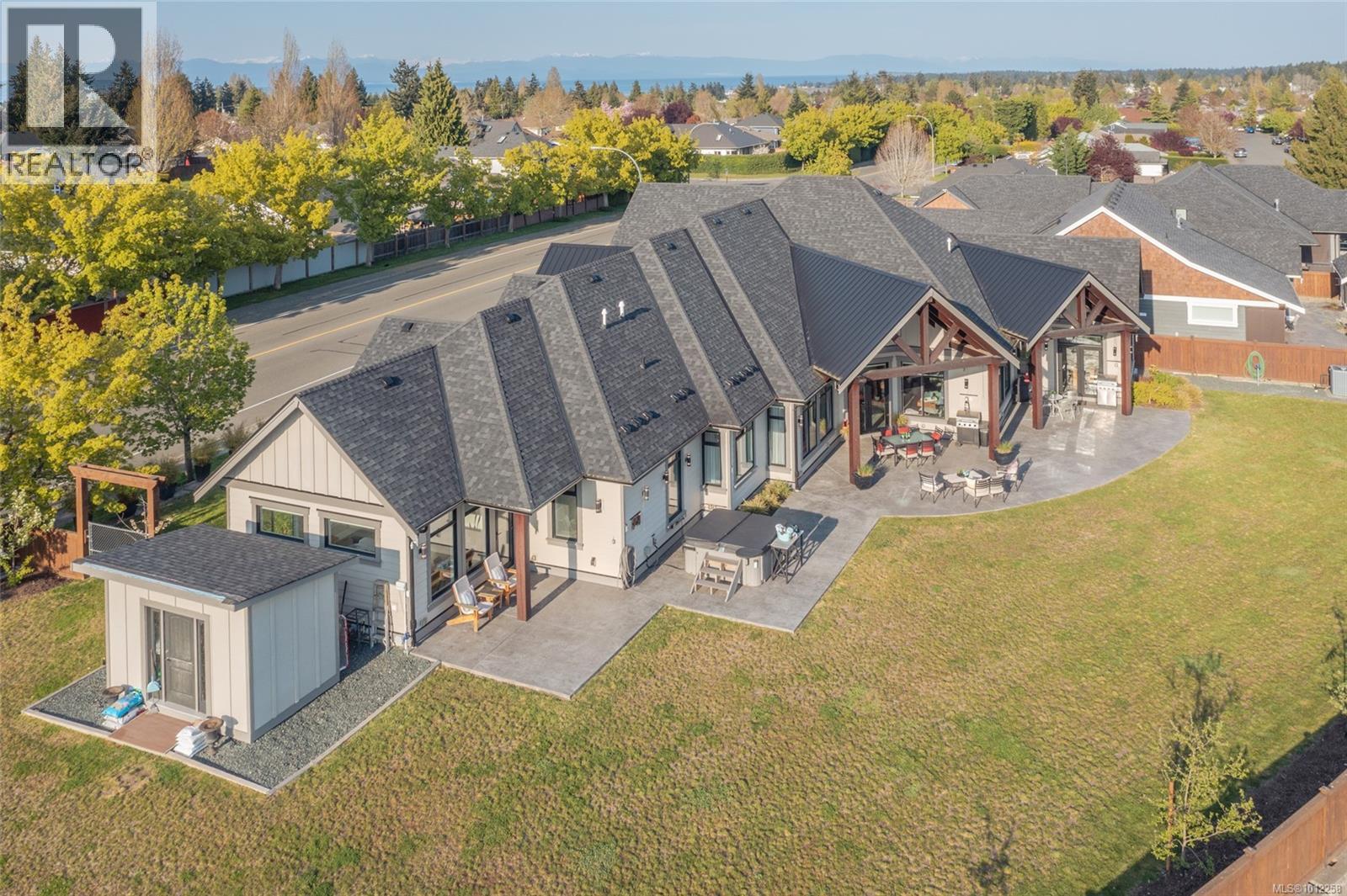 Photo 33 of 776 Hirst Ave, Parksville BC