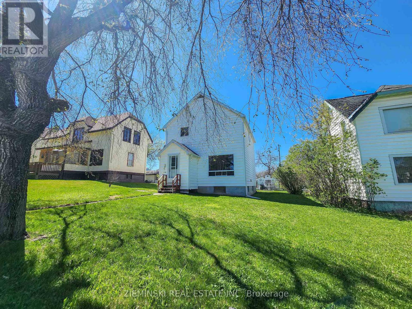 Photo 3 of 120 Devonshire Avenue, Iroquois Falls ON